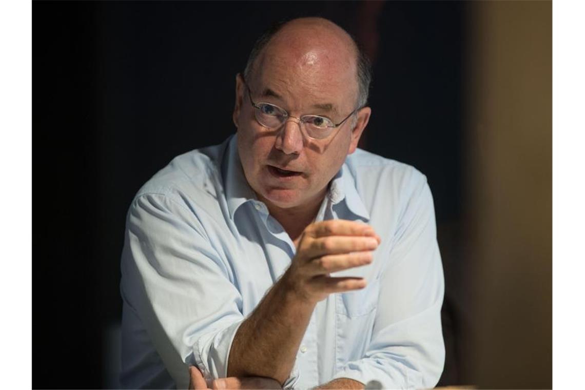 Farben der Altsteinzeit: Präsentation von „Fund des Jahres“ Der Archäologe Nicholas Conard spricht während einer Pressekonferenz im Urgeschichtlichen Museum. Foto: Marijan Murat/Archivbild