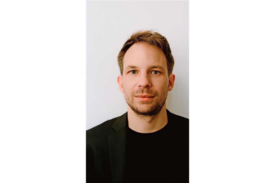 Der Architekt Florian Kaiser (geboren 1987 in Biberach a. d. Riß), studierte Architektur an der Universität Stuttgart. Während des Studiums arbeitete er in verschiedenen Büros in Stuttgart, London und Peking. Nach dem Diplom ging er zu  Herzog & de Meuron nach Basel. 2017 gründete er zusammen mit Guobin Shen das Architekturbüro Atelier Kaiser Shen, das er. . .