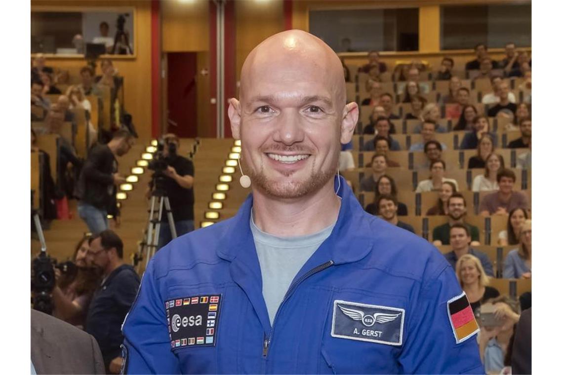 Gerst wird Ehrendoktor, erzählt vom All und träumt vom Mond Der Astronaut Alexander Gerst erhält am Karlsruher Institut für Technologie (KIT) die Ehrendoktorwürde. Foto: Uli Deck