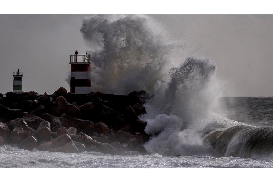 Der Atlantiksturm "Kristin" ist mit Windgeschwindigkeiten in Böen von mehr als 200 Kilometern pro Stunde über Portugal hinweggefegt. (Archivbild)