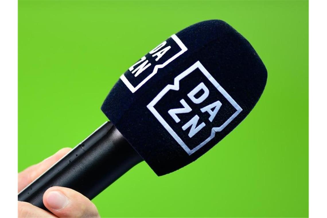 Der auf Live-Sport spezialisierte Medienanbieter DAZN hat unter der Absage von Sportveranstaltungen zu leiden. Foto: Soeren Stache/zb/dpa