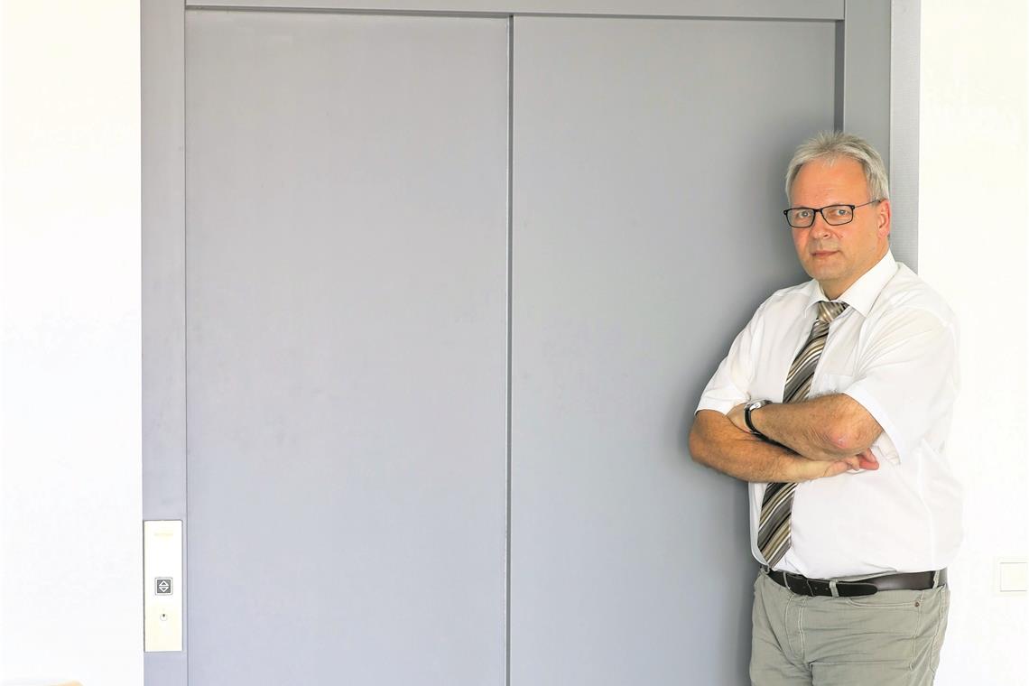 Keine Tüv-Abnahme: Weitere Mängel am Aufzug