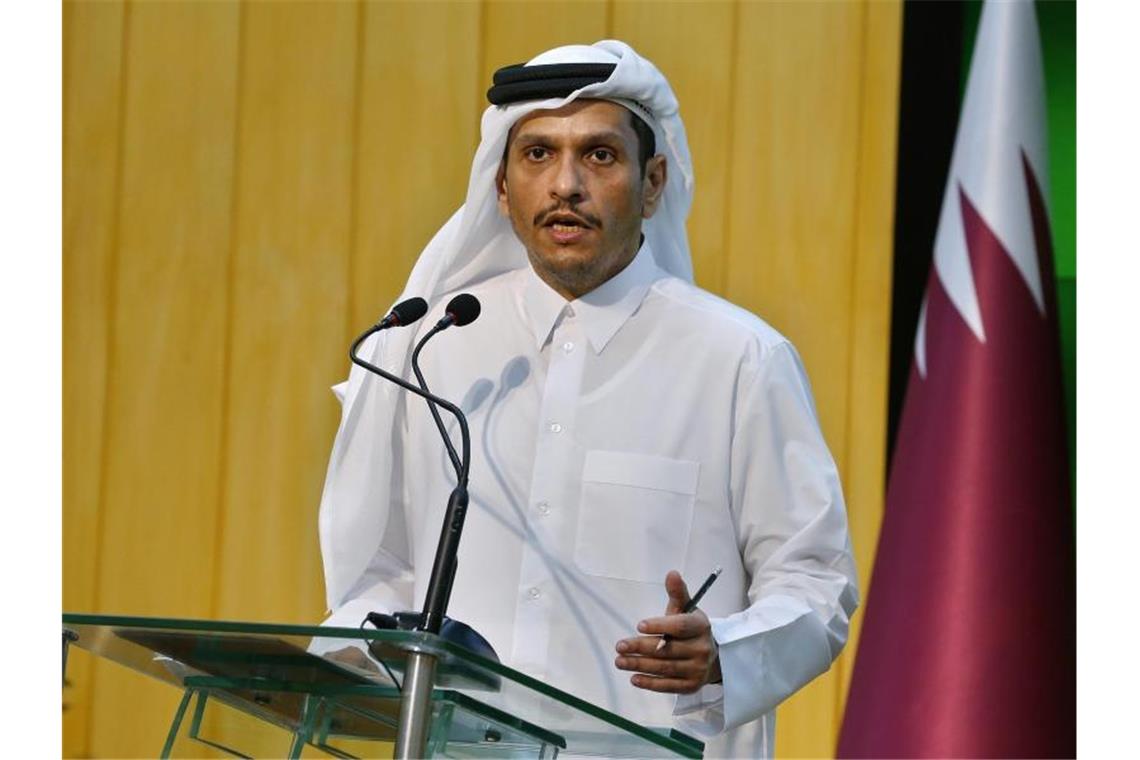 Der Außenminister des arabischen Emirats Katar, Mohammed bin Abdulrahman Al Thani, hat die Übergangsregierung der militant-islamistischen Taliban in Afghanistan besucht. Foto: Anjum Naveed/AP/dpa