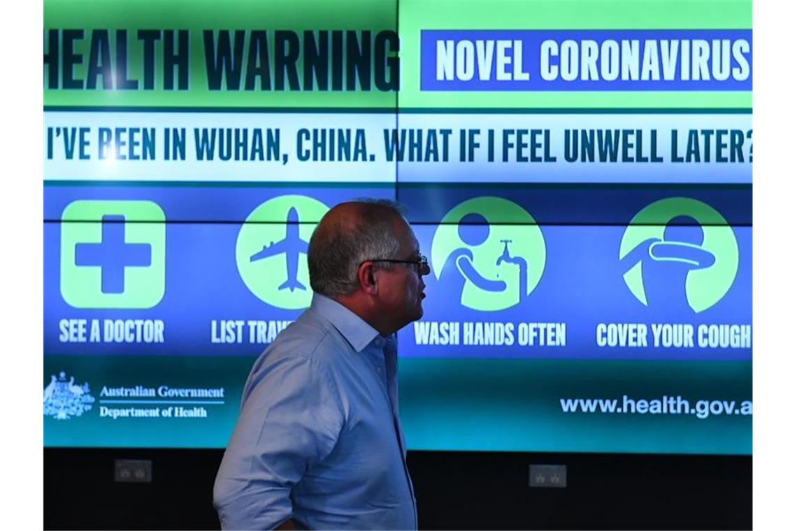 Einwohner sollen Wuhan ohne wichtigen Grund nicht verlassen Der australische Premierminister Scott Morrison informiert sich im Gesundheitsministerium über die Schritte zur Kontrolle des Coronavirus. Foto: Mick Tsikas/AAP/dpa