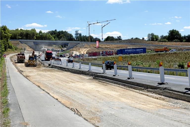Der Autobahnzubringer Backnang/Mundelsheim wird auf einer Länge von 300 Metern wegen Bauarbeiten voll gesperrt. Foto: Alexander Becher