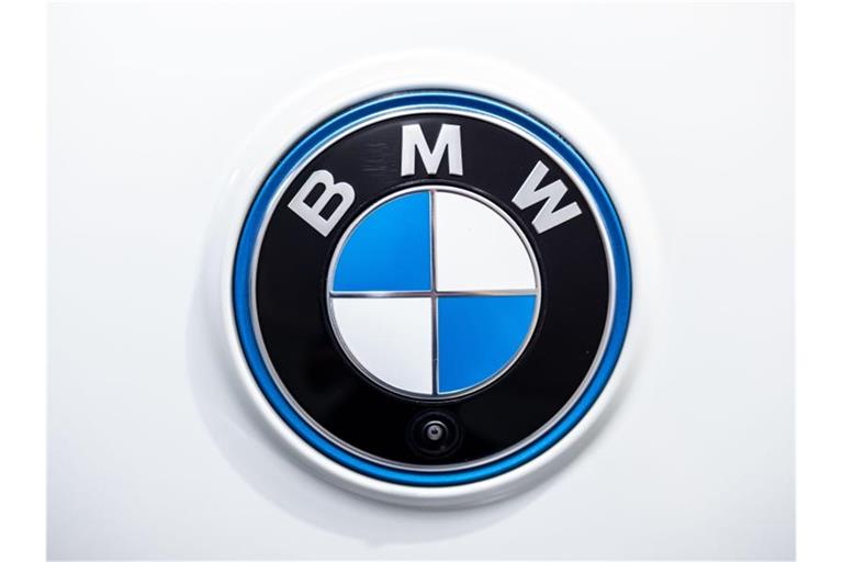 Der Autobauer BMW hat im abgelaufenen Quartal trotz der Lieferengpässe bei Elektronikchips mehr verdient. Foto: Matthias Balk/dpa
