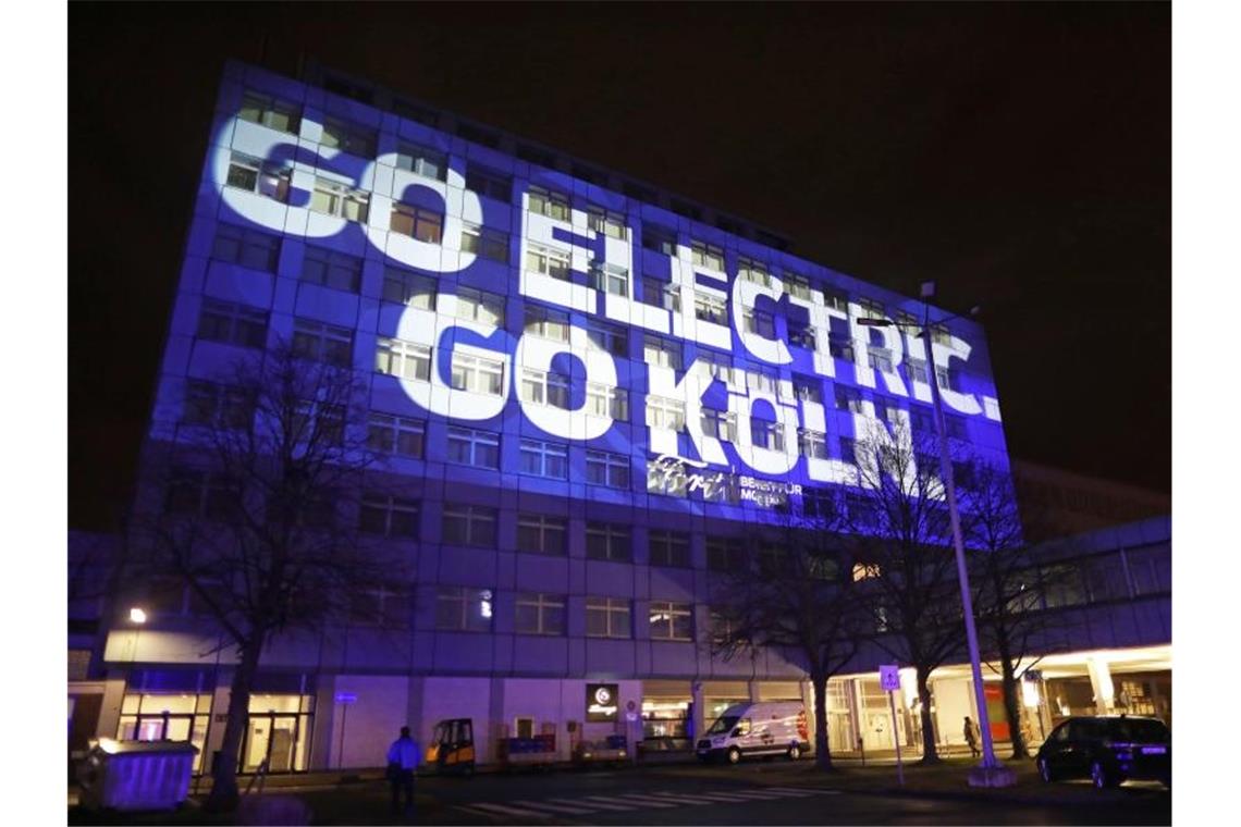 Ford setzt auf Köln: Milliardeninvestition in Elektroauto Der Automobilhersteller Ford will seinen weltweit ersten vollelektrischen Kleinwagen in Köln bauen. Foto: Oliver Berg/dpa