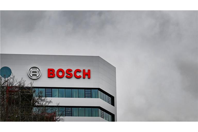 Der Autozulieferer Bosch muss noch mehr sparen als erwartet. (Archivbild)