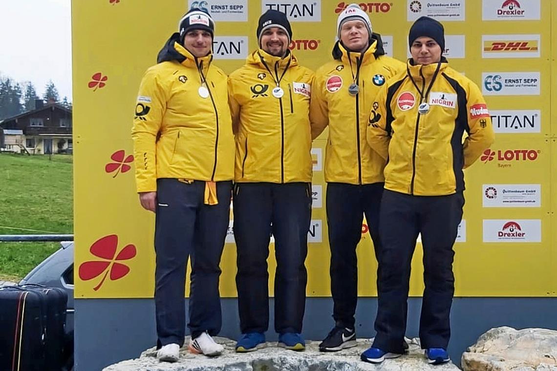 Schnell, stark, schwer und unerschrocken Der Backnanger Frederick Lüthcke (Zweiter von links) mit seinen Teamkameraden des Viererbobs um Philipp Zielasko, Malte Schwenzfeier und Joshua Koßmann (von links). Fotos: privat