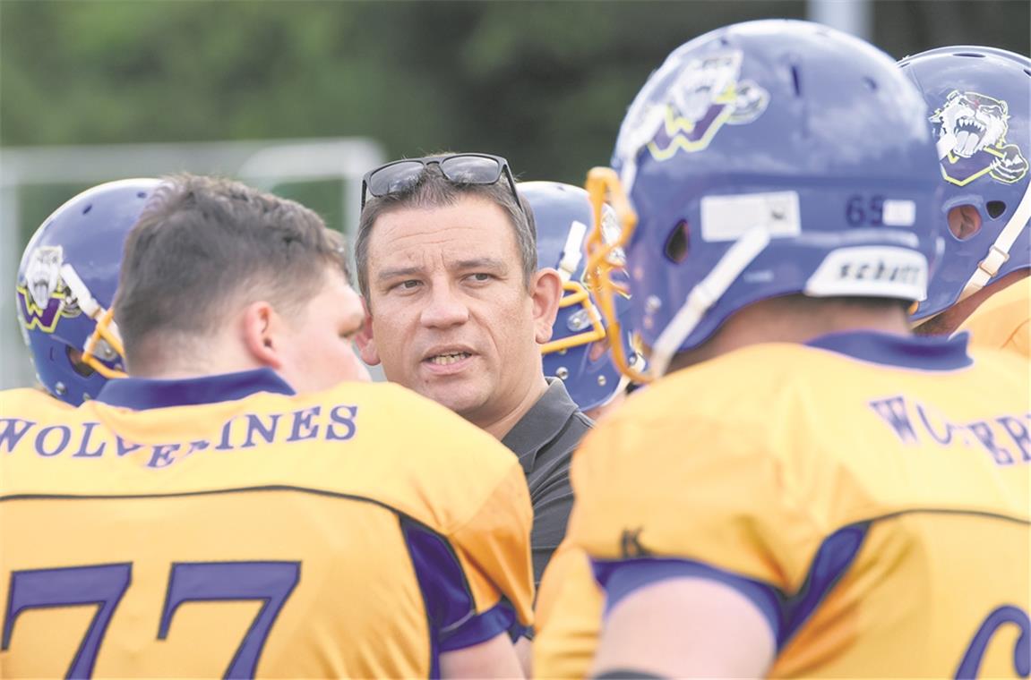 Wolverines glauben an den Ligaverbleib Der Backnanger Headcoach Michael Müller versucht, seinen Optimismus an seine Spieler weiterzugeben. Foto: T. Sellmaier