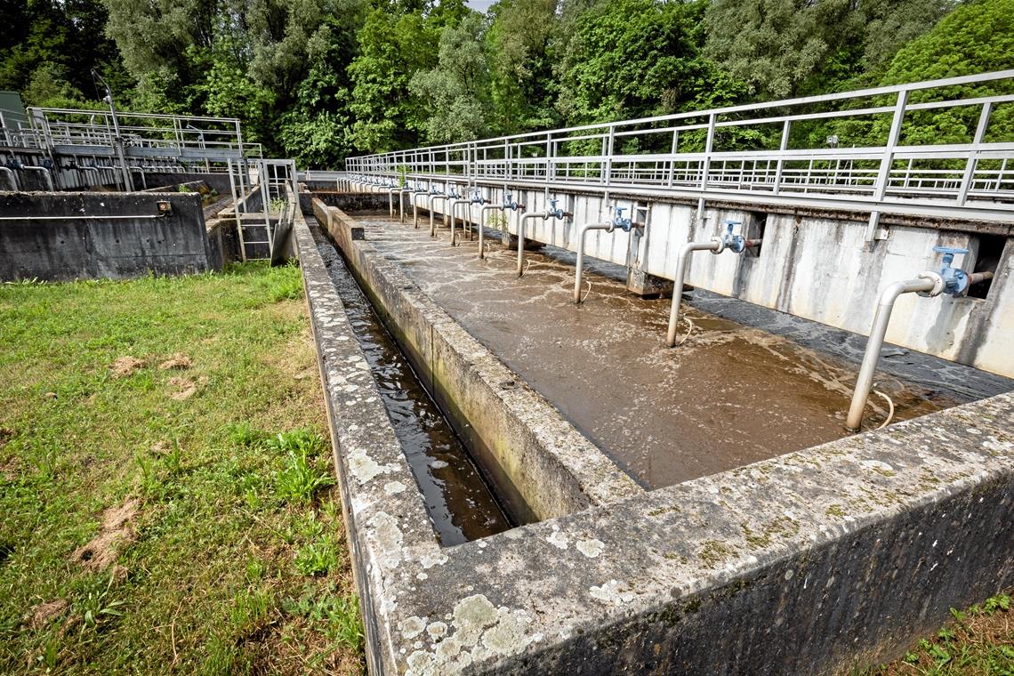 Chemikalien für Klärwerke werden wegen Lieferengpässen knapper Der Backnanger Kläranlage wird Fällmittel zwar auch nur noch in reduzierten Mengen geliefert, das ist aber kein Problem. Unter anderem deshalb, weil Phosphate nicht nur chemisch, sondern auch biologisch gefällt werden. Archivfoto: Alexander Becher