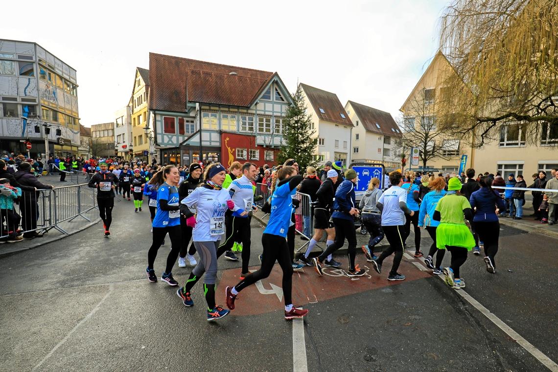 Der Backnanger Silvesterlauf lockte einmal mehr deutlich über 1000 Sportler an. Foto: A. Becher
