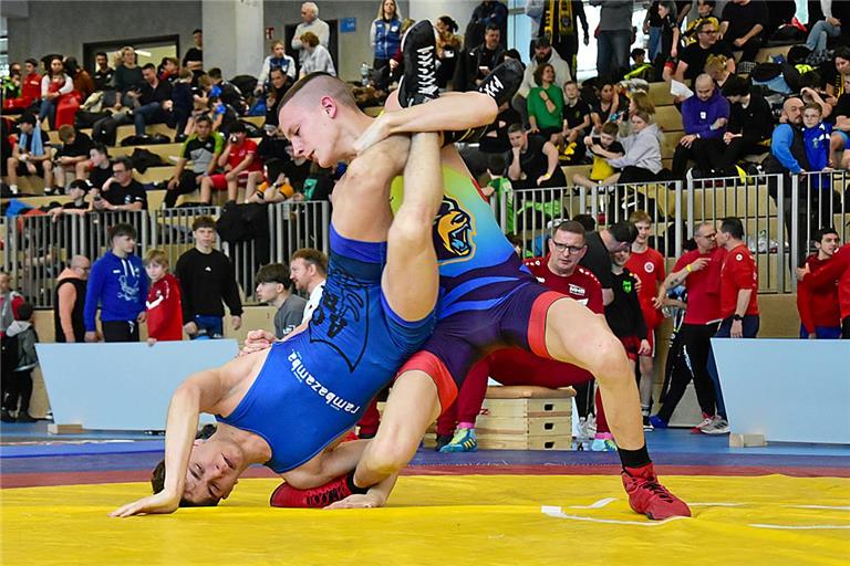 Der Backnanger Stanislav Kartashov (rechts) schrammt knapp an Bronze vorbei.