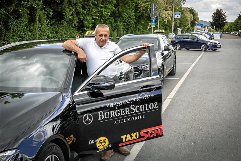 Der Backnanger Taxifahrer Serdar Dogan ist derzeit nicht glücklich über die Entwicklungen auf dem Taximarkt. Foto: Alexander Becher