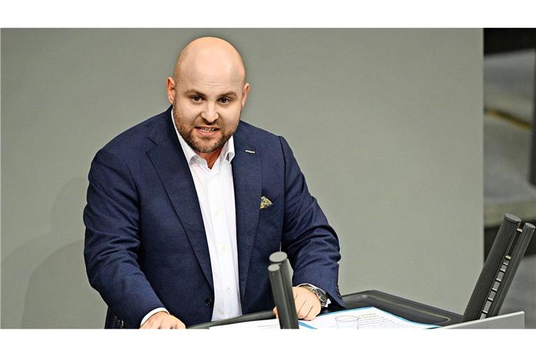 Der baden-württembergische Abgeordnete Frohnmaier ist Fraktionsvize seiner Partei im Bundestag.