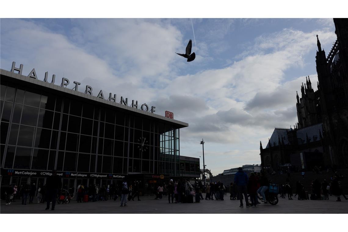 Der Bahnhofsvorplatz und ein Teil des Kölner Doms, fast zehn Jahre später.