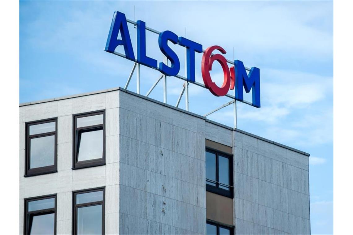 Ja zur Bahnfusion von Alstom mit Bombardier Der Bahntechnik-Konzern Alstom aus Frankreich plant die Übernahme der Zugsparte des kanadischen Unternehmens Bombardier. Foto: Hauke-Christian Dittrich/dpa