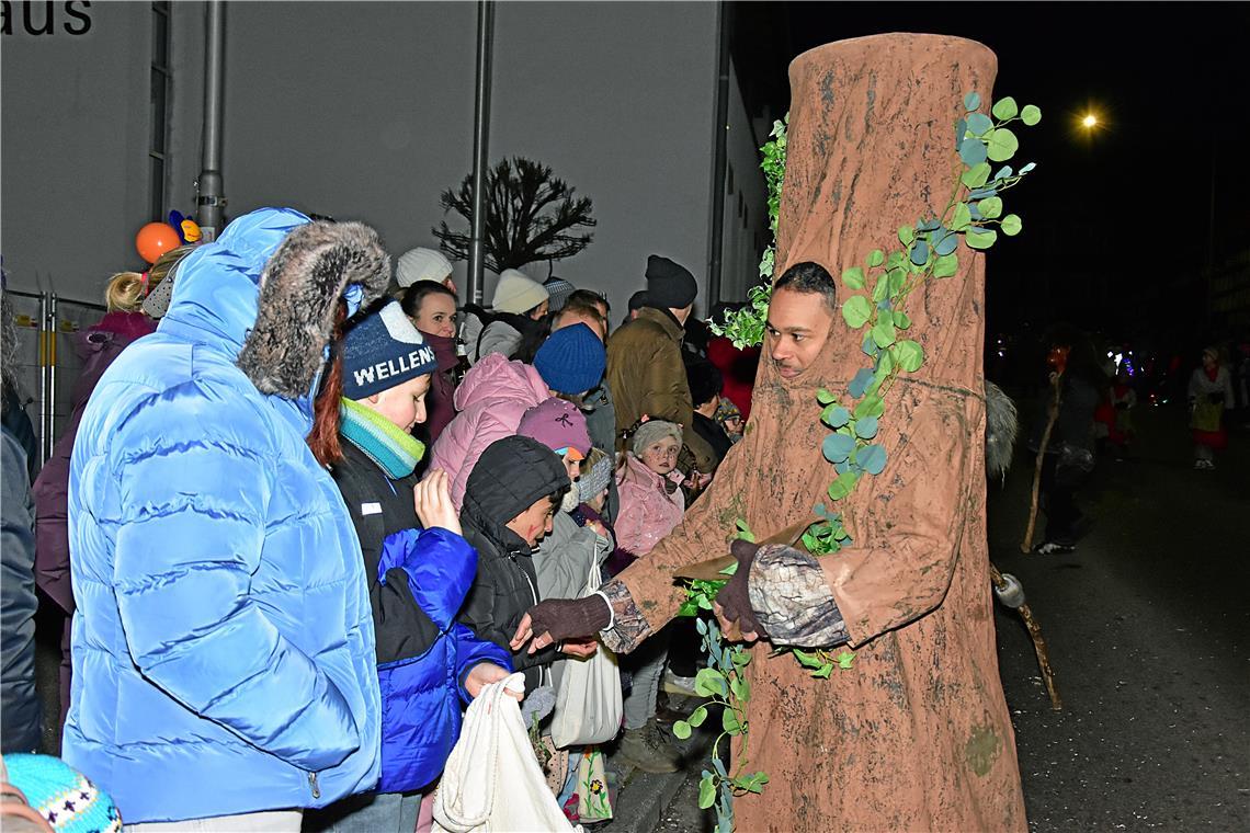 Der Baumstamm und die Waldwichtel aus Konstanz hatten die weiteste Anreise. Nach...