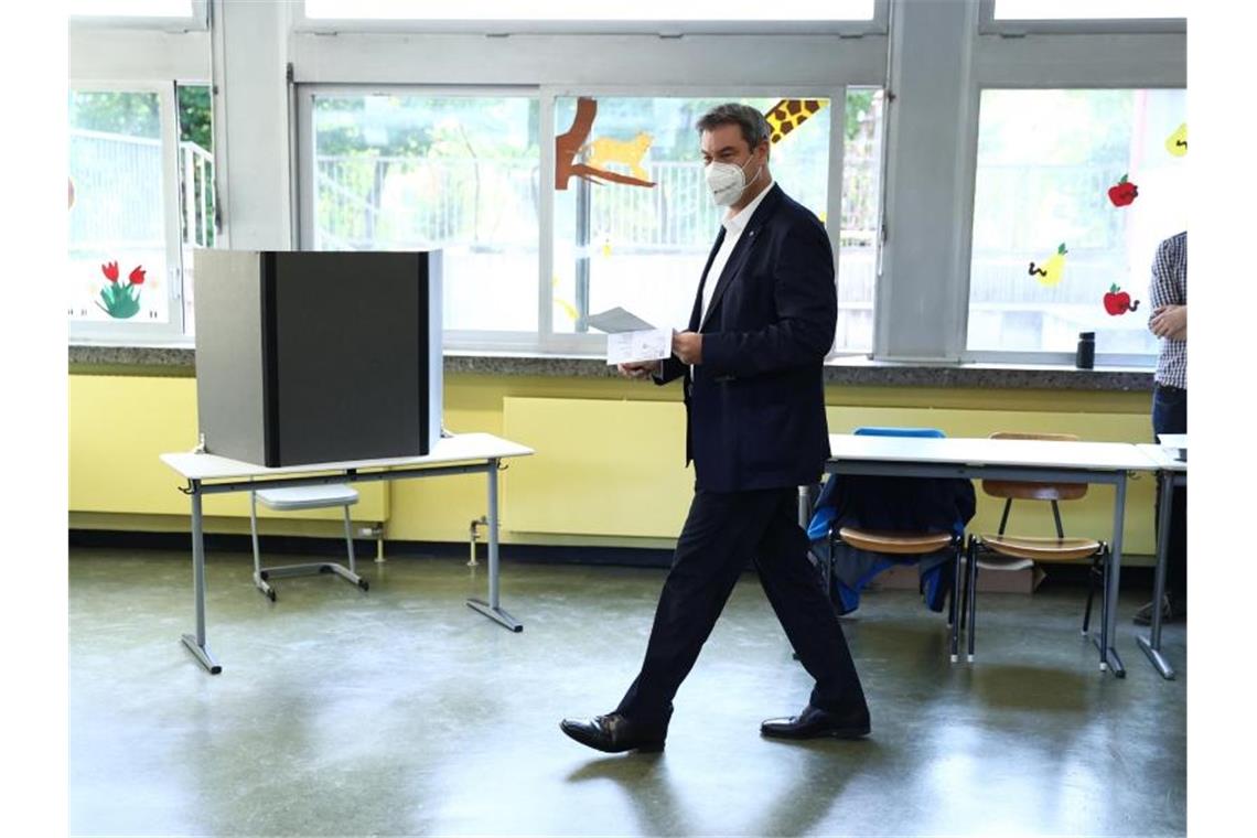 SPD gewinnt Bundestagswahl vor Union Der bayerische Ministerpräsident Markus Söder (CSU) wählt in Nürnberg. Foto: Daniel Karmann/dpa