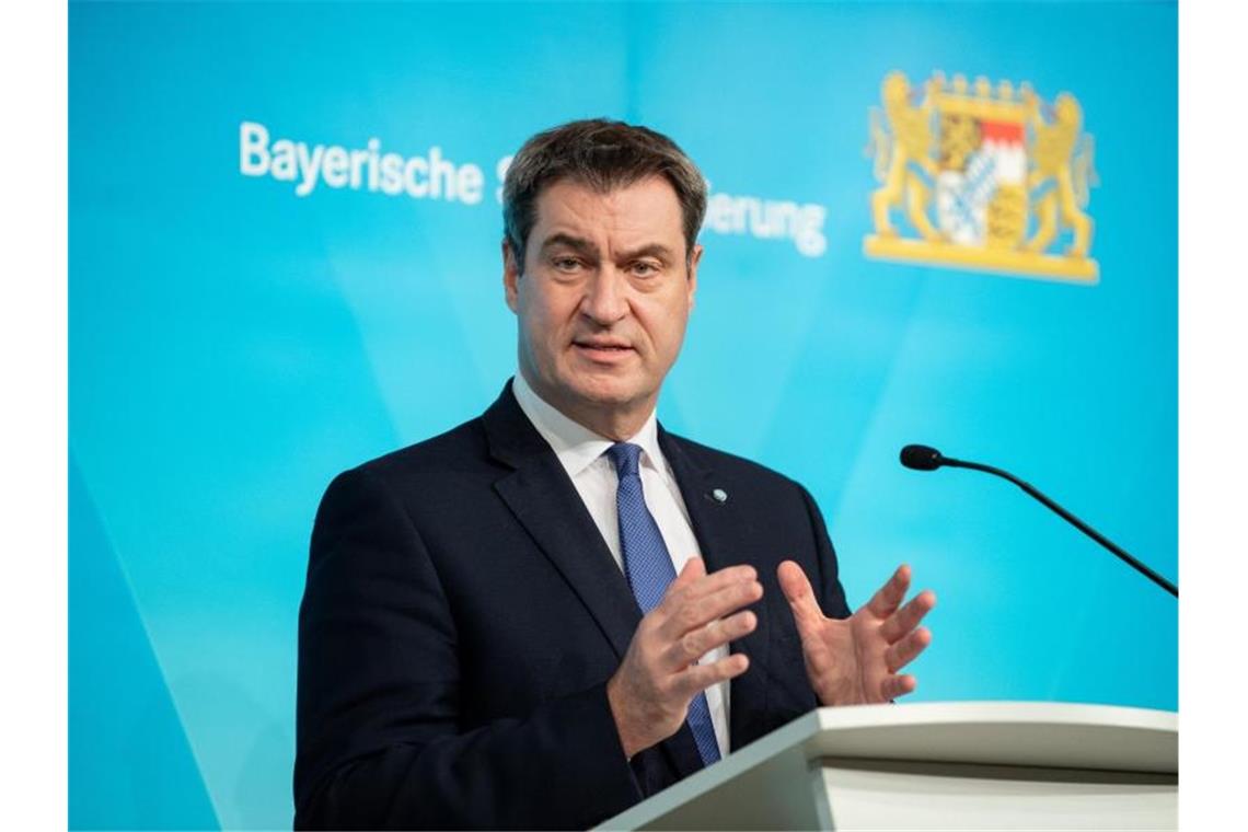 Diskussion über Corona-Lockerungen - Weiter hohe Fallzahlen Der bayerische Ministerpräsident Markus Söder informiert nach der Kabinettssitzung über die Entscheidungen über weitere Corona-Maßnahmen. Foto: Matthias Balk/dpa