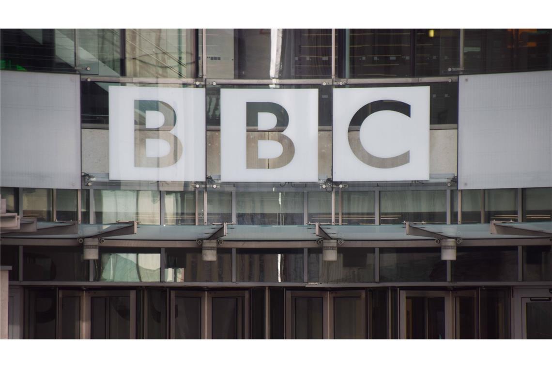 Der „BBC“-Chef tritt zurück: Hintergrund ist unter anderem die Bearbeitung einer Rede von US-Präsident Donald Trump.