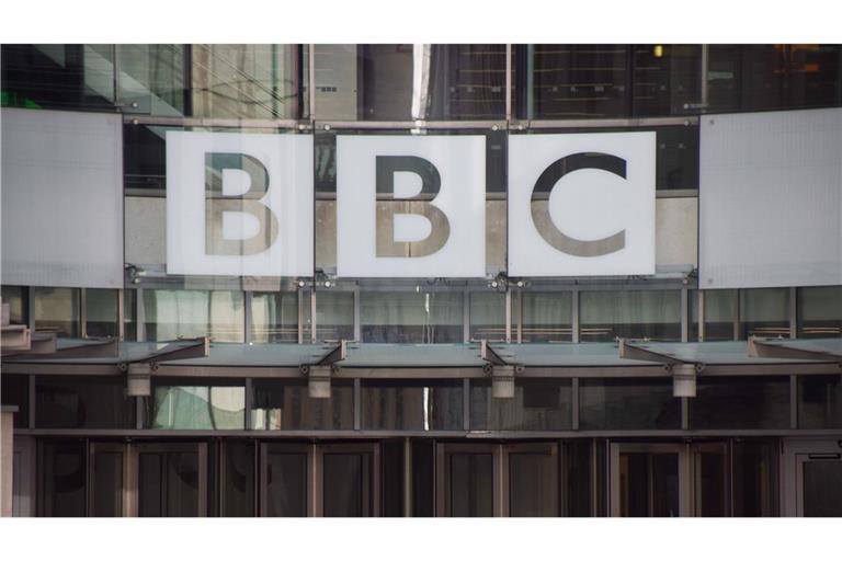 Der „BBC“-Chef tritt zurück: Hintergrund ist unter anderem die Bearbeitung einer Rede von US-Präsident Donald Trump.