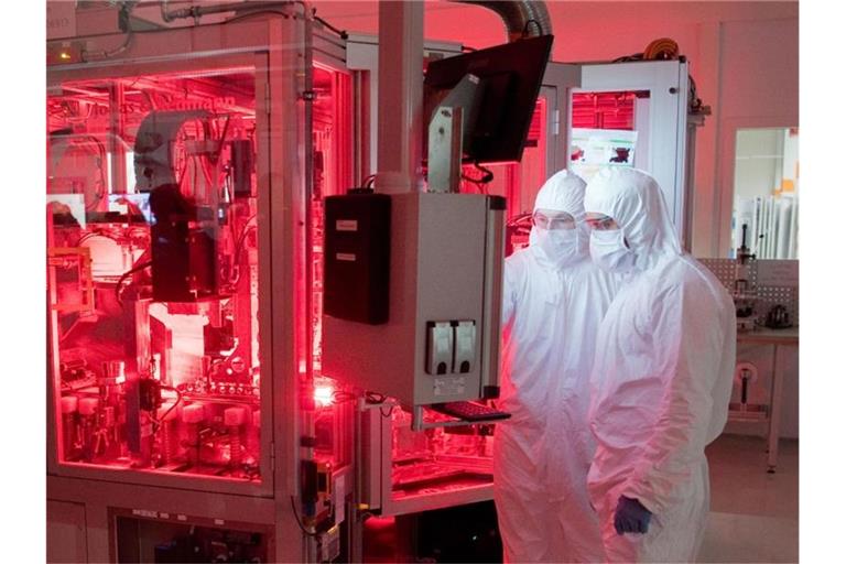 Der Bedarf an Batteriezellen wird steigen, sagt der schwedische Hersteller Northvolt. Foto: Julian Stratenschulte/dpa