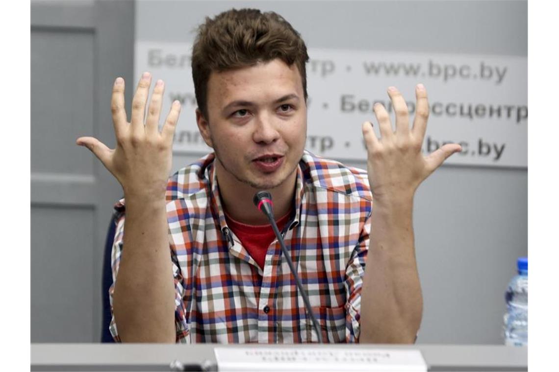 Belarus: Blogger Protassewitsch nicht mehr im Gefängnis Der belarussische Journalist Roman Protassewitsch im Pressezentrum des Außenministeriums am 14.06.2021. Foto: Ramil Nasibulin/BelTA Pool via AP/dpa