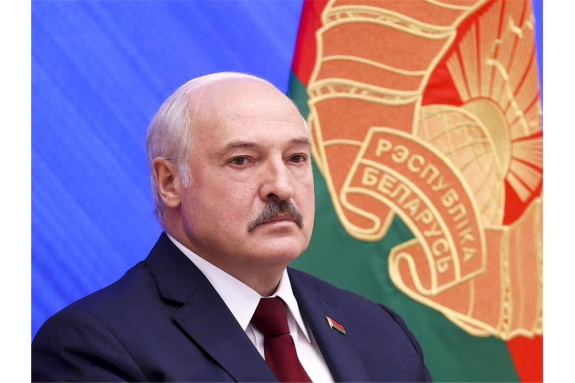 Belarus: Opposition kämpft, Lukaschenko droht Der belarussische Präsident Alexander Lukaschenko in Minsk. Foto: Pavel Orlovsky/BelTA Pool/AP/dpa