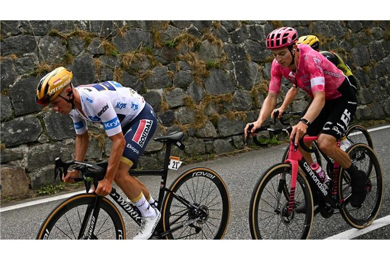 Der Belgier Remco Evenepoel (l) musste bei der Tour aufgeben.