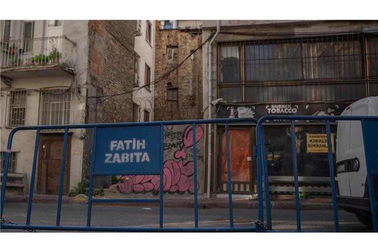 Der Bereich rund um das Hotel wurde weitläufig abgesperrt.