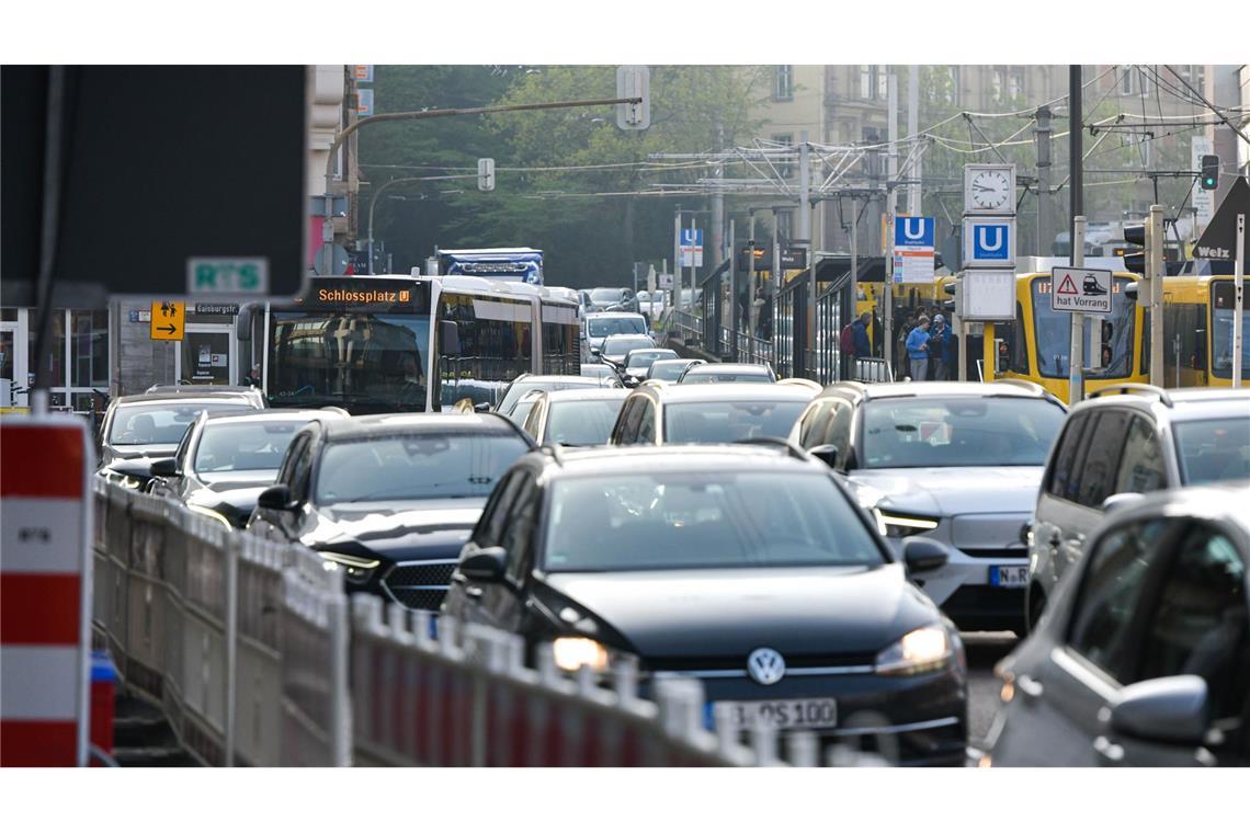 Der Berufsverkehr macht einen Großteil des täglichen Spritkonsums aus.