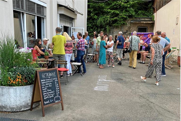 Der besondere Charme der Spielstätte entfaltet sich vor allem im Frühjahr und Sommer, wenn auch der Außenbereich des Murrpotts genutzt werden kann. Foto: Bandhaus-Theater