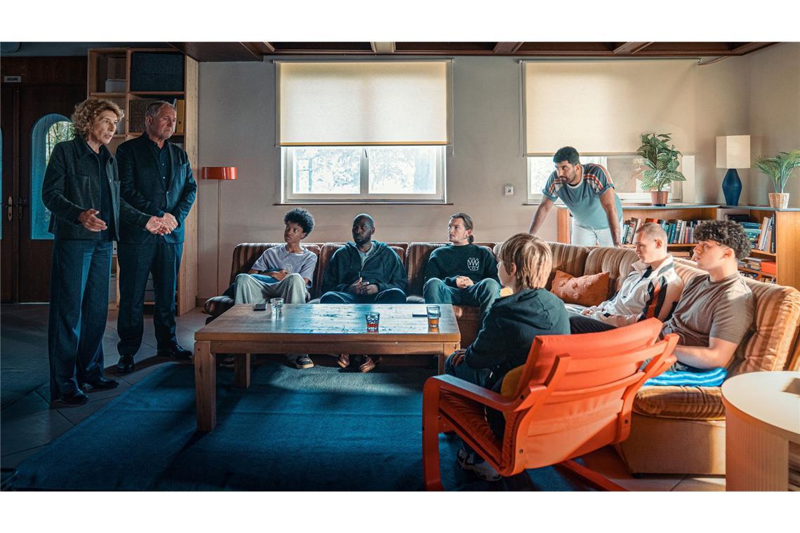 Der Besuch des Ermittler-Duos kommt nur mittelmäßig an: Adele Neuhauser (Rolle: Bibi Fellner), Harald Krassnitzer (Rolle: Moritz Eisner), Yacouba Diabate (Rolle: Oki Okotho Sialo), Ayo Aloba (Rolle: Femi Olaifa), Augustin Groz (Rolle: Simon Rechnik), Christoph Lackner-Zinner (Rolle: Levi Hubner), Emre Cakir (Rolle: Araz Barzani), Tristan Witzel (Rolle: Leon Prammer), Renas Hussin (Rolle: Mo Mohammed Essa).