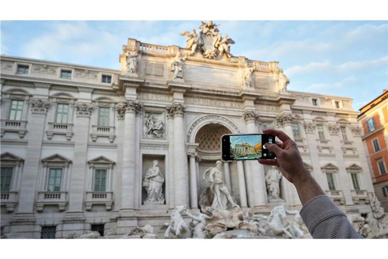 Der Besuch des Trevi-Brunnens kostet Touristen künftig zwei Euro. (Archivbild)