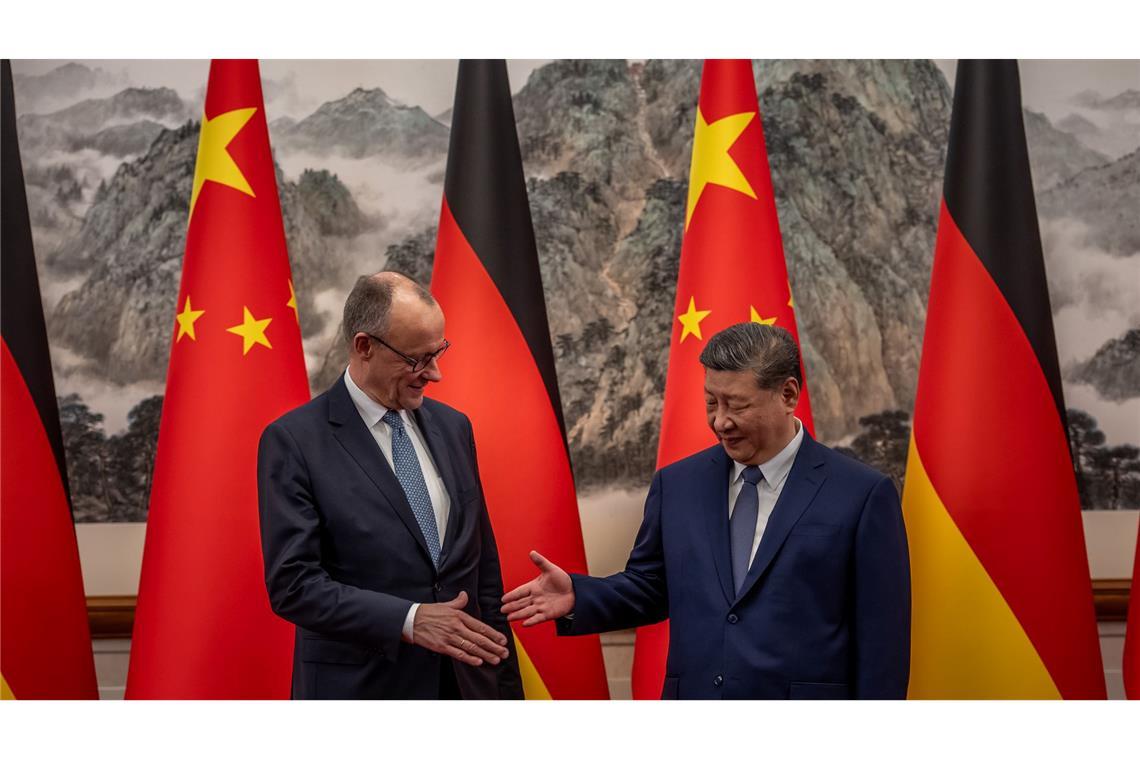 Der Besuch in China ist für Merz ebenso wichtig wie heikel.