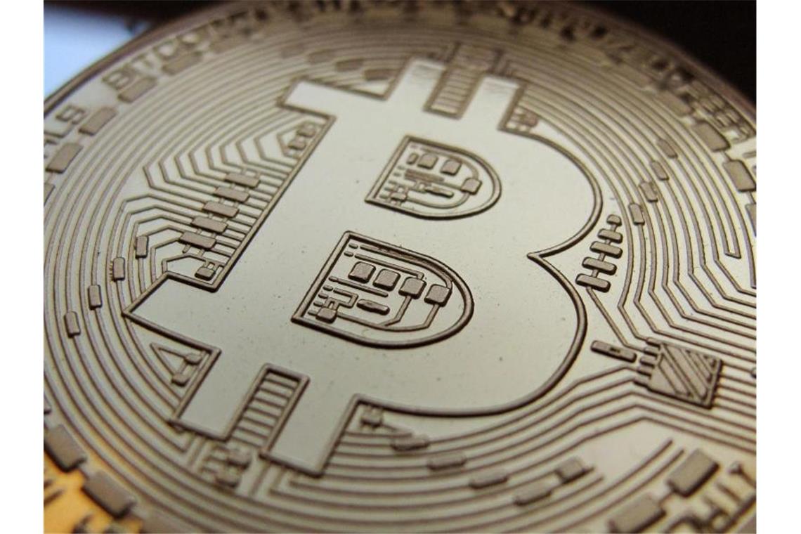 Bitcoin kostet wieder mehr als 11 000 Dollar Der Bitcoin ist die älteste und bekannteste Digitalwährung. Foto: Ina Fassbender