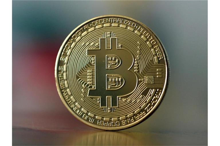 Der Bitcoin ist vor allem als Investitions- beziehungsweise Spekulationsobjekt gefragt. Foto: Ina Fassbender/dpa