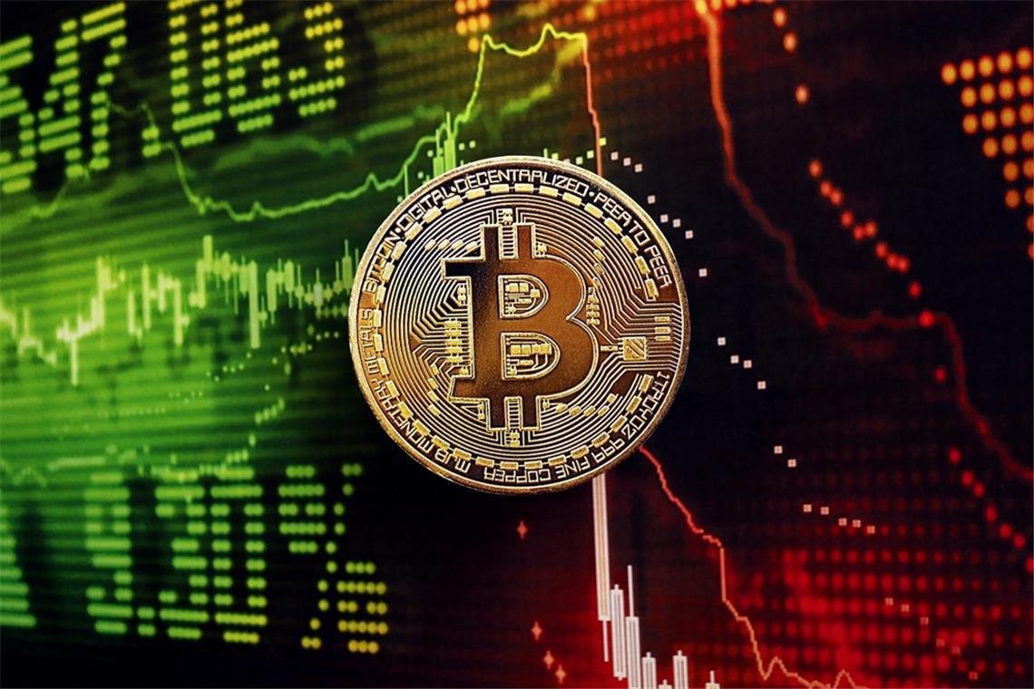 Warum fällt der Bitcoin? - Gründe für den aktuellen Kursrutsch Der Bitcoin verliert deutlich an Wert. Ein Wal-Verkauf, schwache ETF-Zuflüsse und makroökonomische Unsicherheiten drücken den Kurs.