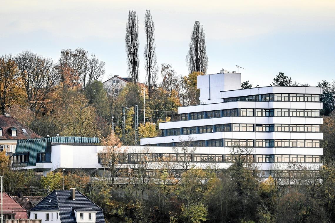 Das Klimaziel ist rechnerisch schon erreicht Der Blick auf die Gebäude des Rems-Murr-Kreises, hier die Außenstelle des Landratsamts in Backnang, offenbart einigen Sanierungsbedarf zum Klimaschutz. Foto: A. Becher