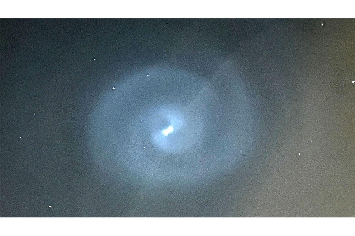 Leuchtende Spirale am Himmel – das steckt hinter dem Phänomen Der Blick zu den Sternen fasziniert seit jeher – besonders, wenn ungewöhnliche Objekte am Nachthimmel auftauchen, wie es am Montagabend der Fall war.