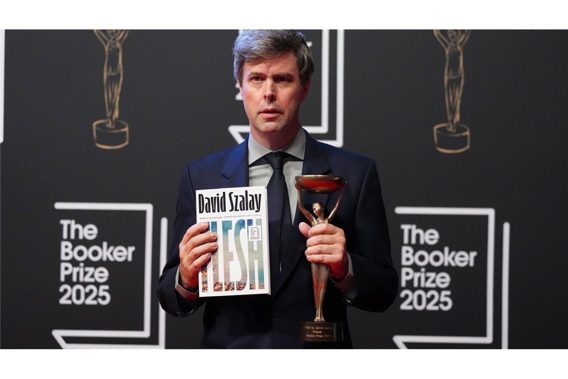 Der Booker-Preis geht in diesem Jahr an den ungarisch-britischen Autor David Szalay.