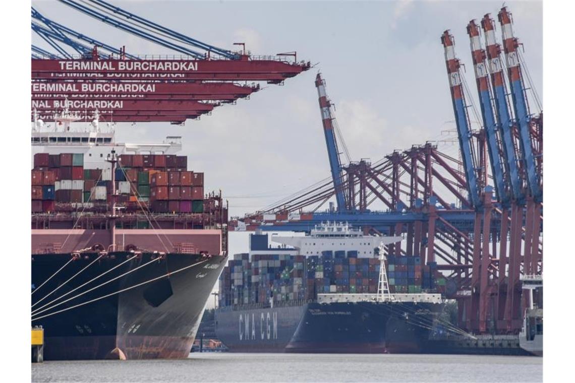 Außenhandel rechnet mit über zwölf Prozent Exportrückgang