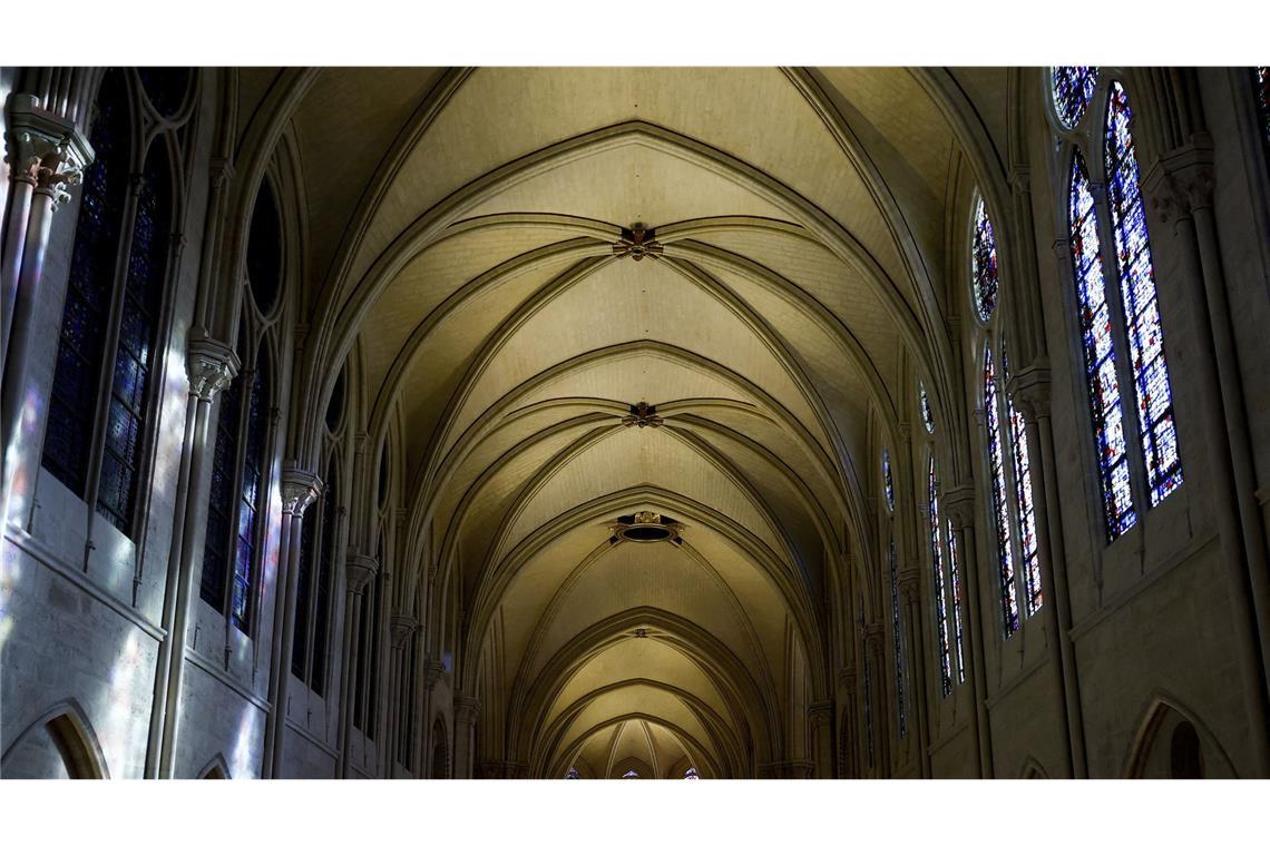 Pariser Kathedrale Notre-Dame öffnet wieder ihre Pforten Der Brand hatte das auch das Dach zum Einsturz gebracht. Nun ist es erneuert.