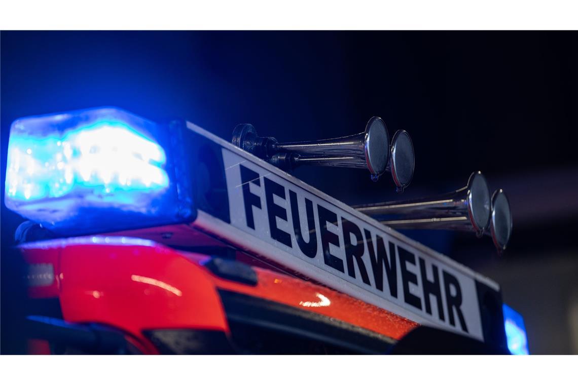 Der Brand wurde bis zum Abend gelöscht. (Symbolbild)