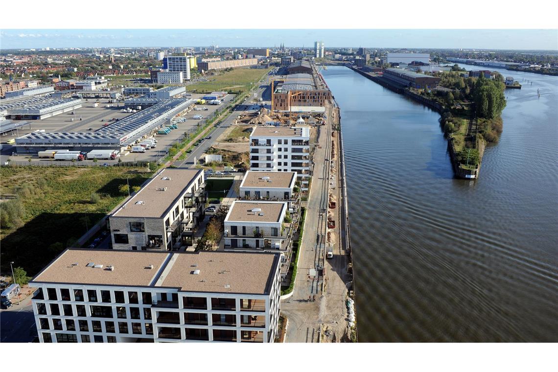 Der Bremer Überseehafen hat sich über Jahre zur Überseestadt gewandelt. (Archivbild)