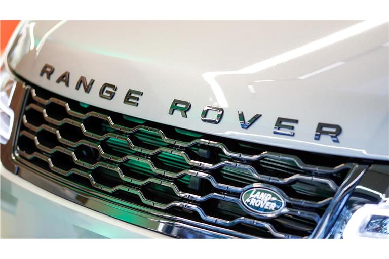 Der britisch-indische Autobauer Jaguar Land Rover ist nach einer Cyberattacke schon seit Wochen lahmgelegt. (Symbolfoto)