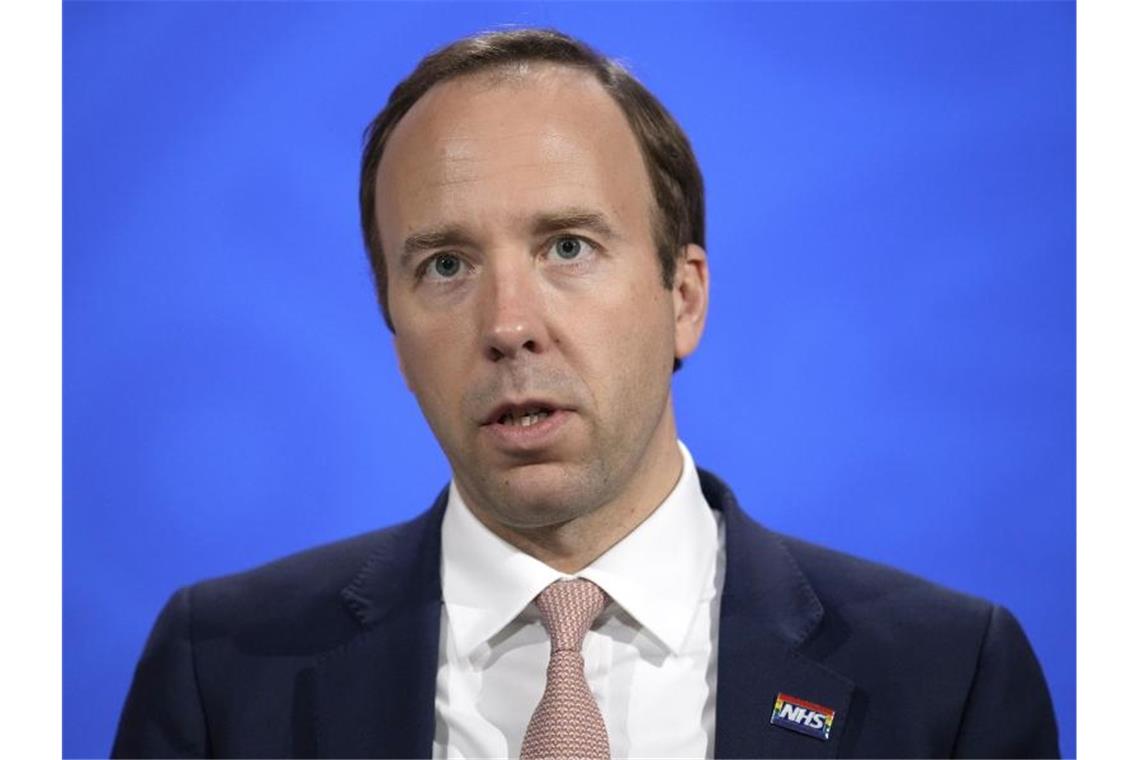 Britischer Gesundheitsminister tritt nach Kuss-Fotos zurück Der britische Gesundheitsminister Matt Hancock spricht während einer Pressekonferenz in der Downing Street. Foto: Matt Dunham/AP Pool/dpa