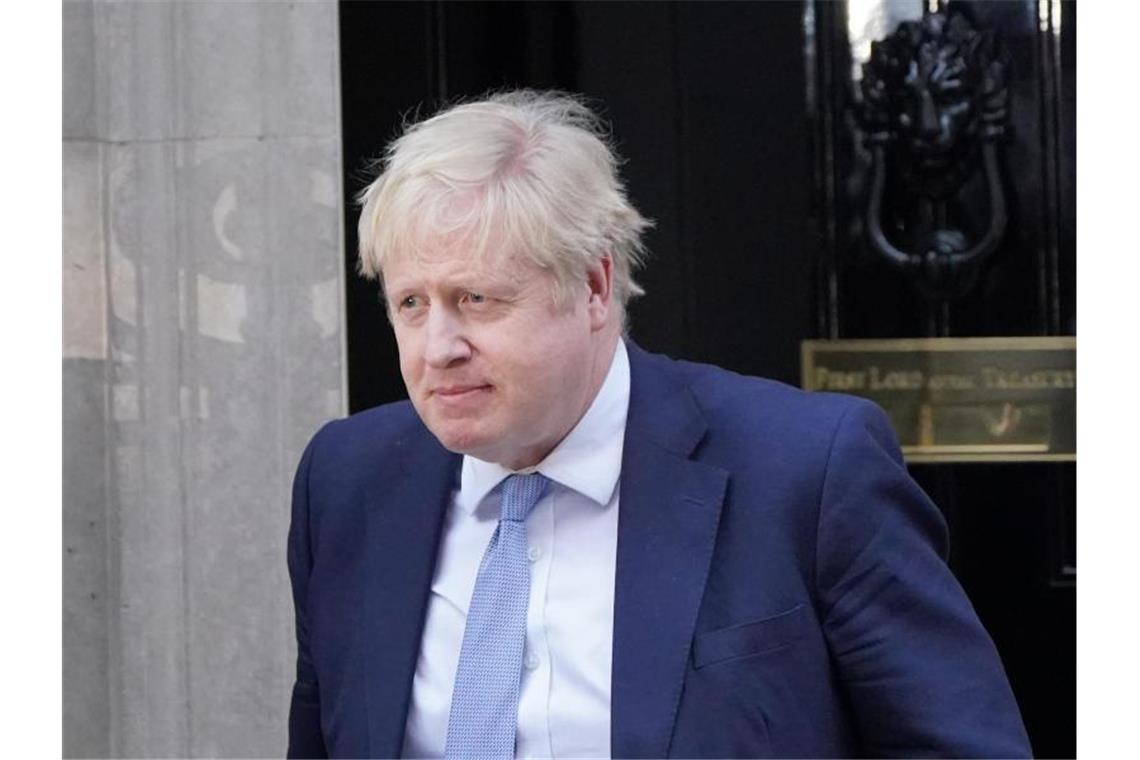 Johnson feiert britischen Wirtschaftsrekord Der britische Premierminister Boris Johnson feiert das Wirtschaftswachstum seines Landes vom vergangenen Jahr. Foto: Jonathan Brady/PA Wire/dpa