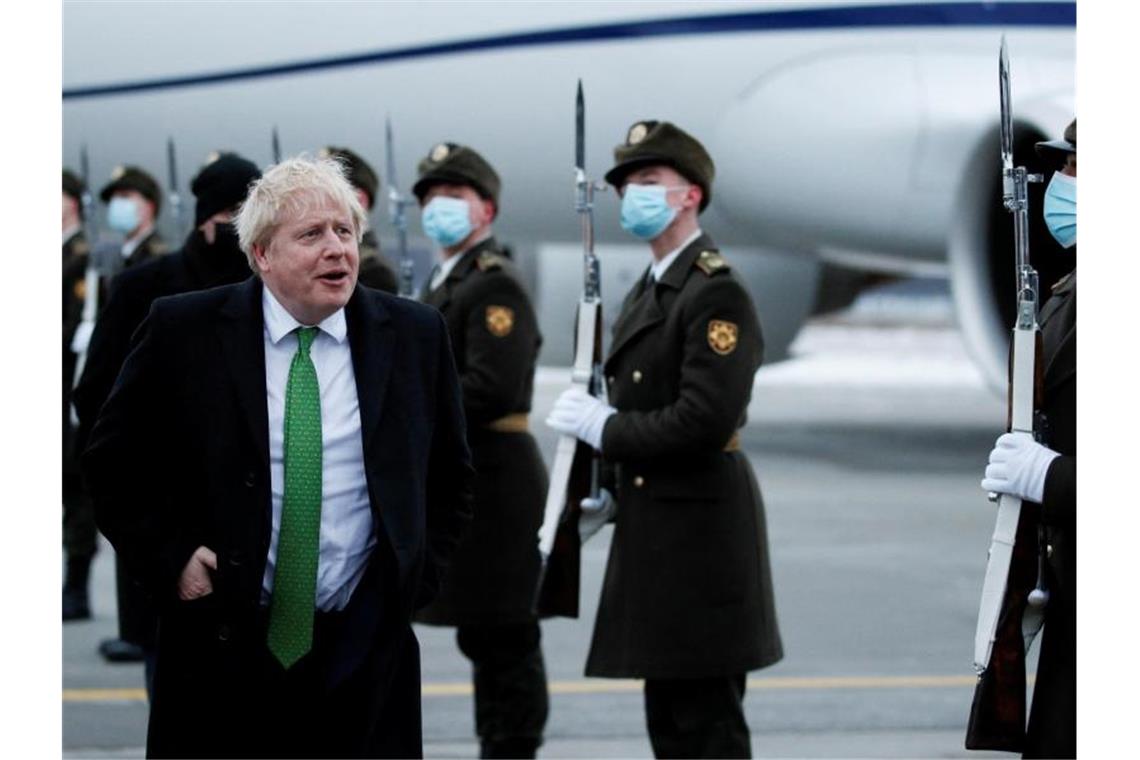 Putin warnt vor Kriegsgefahr bei Nato-Aufnahme der Ukraine Der britische Premierminister Boris Johnson ist in Kiew gelandet. Foto: Peter Nicholls/PA Wire/dpa